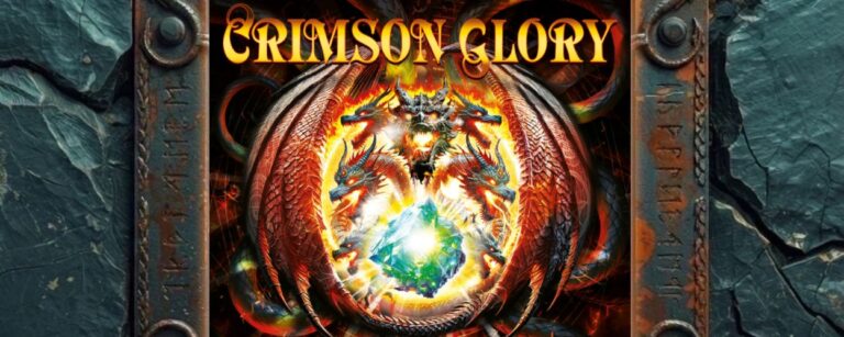 Albumcover Chasing The Hydra von Crimson Glory: eine glühende, geflügelte Hydra mit mehreren Köpfen schwebt in einem rotgoldenen Feuerstrudel über einem grell leuchtenden Kern, darüber das Bandlogo in goldener Schrift.