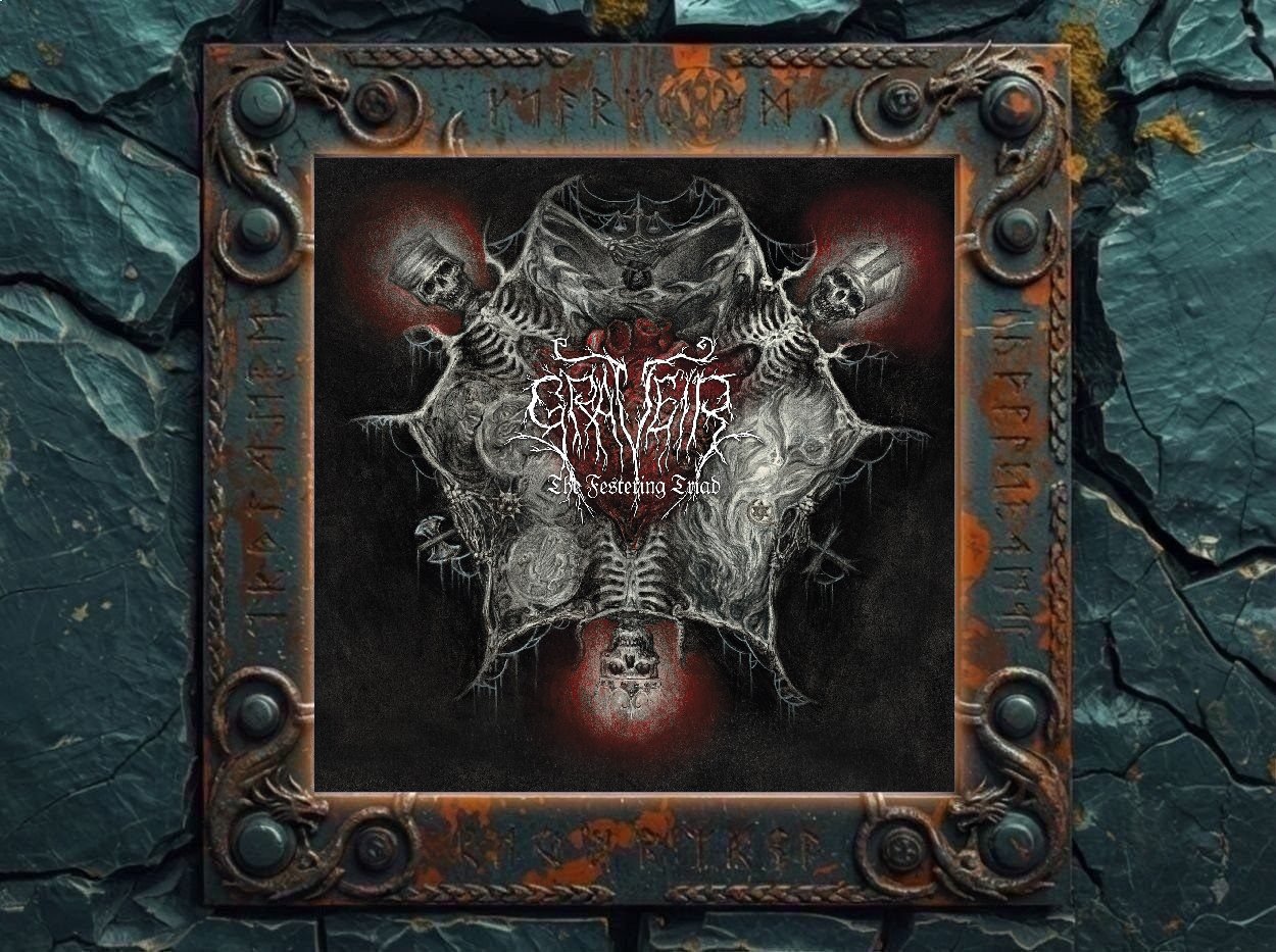 Albumcover von Ilienses Tree – Toward The Storm: Eine düstere Küstenlandschaft unter schweren Gewitterwolken. Über dem graublauen Meer zuckt ein heller Blitz herab, links ragt eine dunkle Klippe ins Bild, rechts stehen schroffe Felsnadeln im Wasser. Das Motiv wirkt kalt, melancholisch und bedrohlich wie ein Sturm kurz vor dem Einschlag.