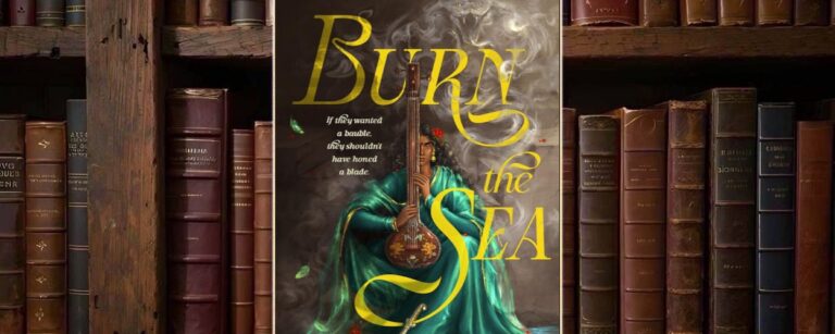 Cover von Burn the Sea: Eine junge Frau in grün-türkiser Kleidung sitzt mit einem Tambura-ähnlichen Instrument in einem steinernen Wasserbecken; eine Klinge lehnt neben ihr, im Hintergrund steigt eine rauchhafte Schlange auf. Die Bildwirkung verbindet südindische Hofästhetik, Wasser, Musik und drohende Meeresmagie.