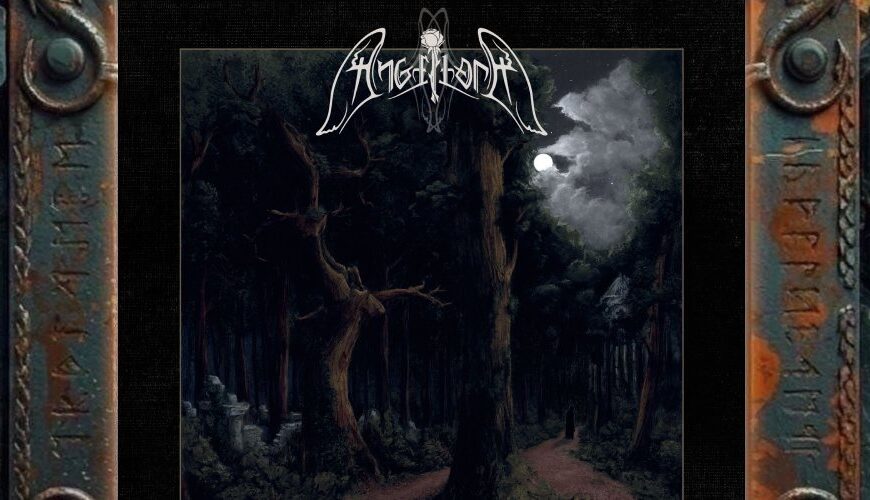 Albumcover von Angellore – Nocturnes: Dunkles Gothic-Doom-Cover mit nächtlichem Wald, mondbeschienenem Himmel, alten Ruinen und einem schmalen Pfad, der sich zwischen hohen Bäumen verliert. In der Ferne steht eine einsame schwarze Gestalt auf dem Weg. Über der Szene schwebt das weiße Angellore-Logo, unten steht der Titel Nocturnes.