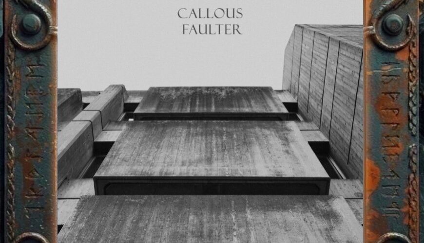 Albumcover von Callous Faulter – Callous Faulter: Schwarzweißes Foto einer massiven Betonfassade, von unten nach oben fotografiert. Große graue Gebäudeblöcke ragen steil in einen hellen, leeren Himmel. Oben steht der Bandname Callous Faulter in schlichter Serifenschrift. Das Cover wirkt kalt, urban, minimalistisch und bedrückend.