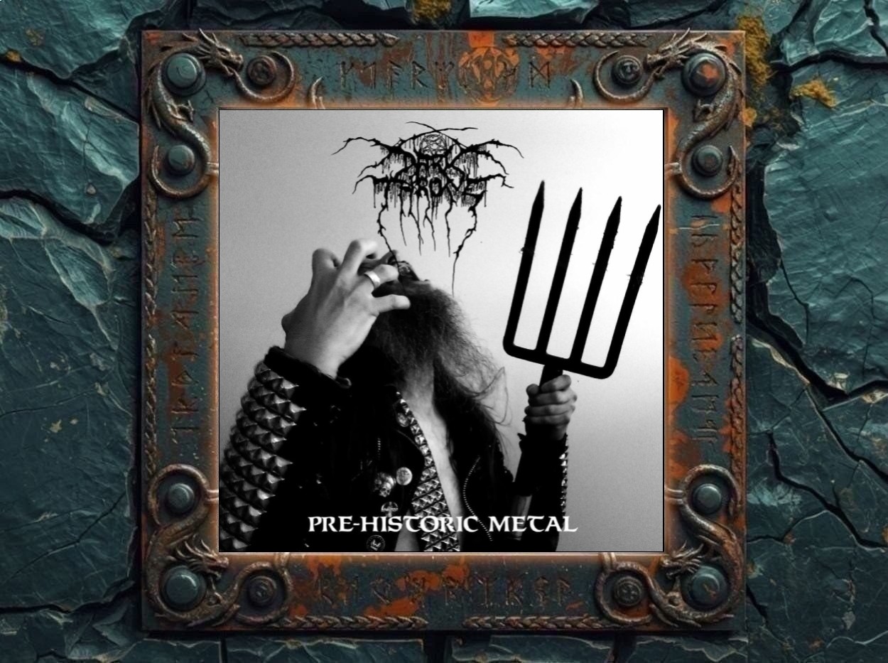 Albumcover von Darkthrone – Pre-Historic Metal: Schwarzweißes Metal-Cover mit einer Person in Lederjacke und Nietenbesatz, deren Gesicht von der Hand und langen Haaren verdeckt wird. In der rechten Hand hält die Figur eine große schwarze Mistgabel. Oben steht das typische verzweigte Darkthrone-Logo, unten der Albumtitel Pre-Historic Metal in weißer Schrift. Das Bild wirkt roh, minimalistisch und archaisch.