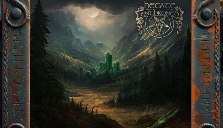 Albumcover von Hecate Enthroned – The Corpse Of A Titan, A Lament Long Buried: Dunkle Fantasy-Landschaft mit nebligem Gebirgstal, schwarzem Wald, fahlem Mondlicht und einer grünlich leuchtenden Ruine in der Ferne. Im Vordergrund liegen dunkle Erde, Moos, Knochen und hornartige Formen. Oben rechts steht das Bandlogo mit okkultem Symbol, unten der Albumtitel.