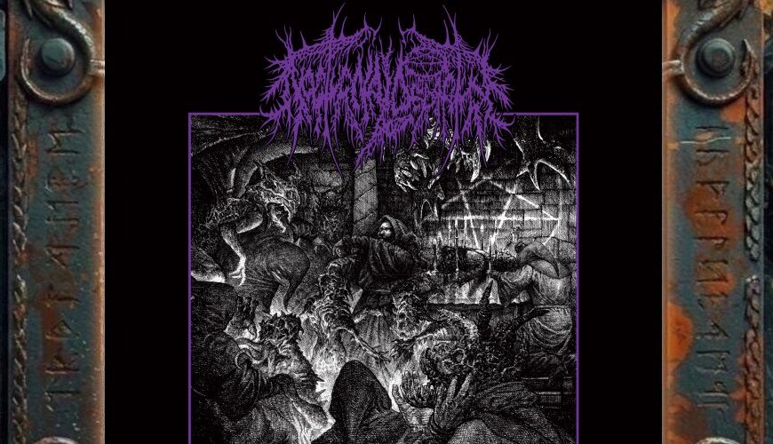 Albumcover von Nocturnal Departure – Spiritual Cessation: Schwarzweißes, detailreiches Ritualbild mit violettem Bandlogo und violettem Rahmen. In einer düsteren Kammer versammeln sich verhüllte Gestalten, dämonische Kreaturen und kniende Körper um einen Kreis aus Feuer. Über der Szene ragen hornartige und flügelartige Formen empor, während Kerzen, Fratzen und dunkle Linien eine chaotische Black-Metal-Ritualatmosphäre erzeugen.