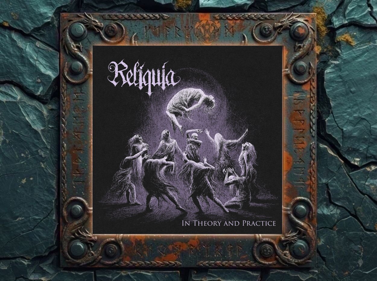 Albumcover von Reliquia – In Theory and Practice: Dunkles, schwarz-violettes Artwork mit mehreren geisterhaft wirkenden Gestalten, die in einer rituellen Szene knien, tanzen oder die Arme emporstrecken. Über ihnen schwebt eine gekrümmte, körperhafte Figur im violetten Licht. Das Bild erinnert an eine okkulte Séance, einen düsteren Tanz und ein gotisches Bühnenritual in fahlem Kerzenschein.