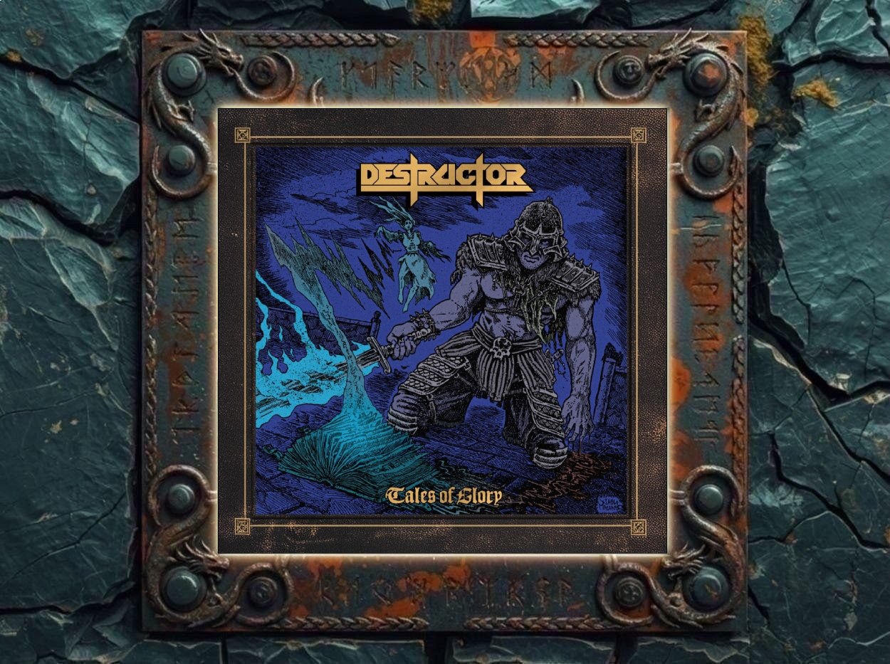 Albumcover Destructor – Tales of Glory: Blau-schwarze Heavy-Metal-Illustration mit muskulösem Krieger in Rüstung, Schwert in der Hand, magischem Buch mit aufsteigender Energie, geisterhafter Figur im Hintergrund und goldenem Destructor-Logo am oberen Bildrand.