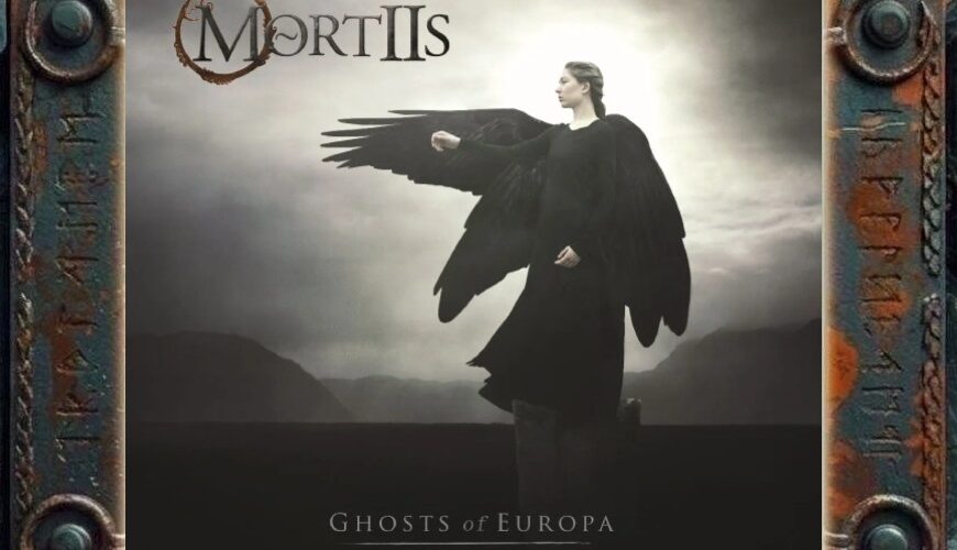 Albumcover von Mortiis – Ghosts of Europa: Eine Frau in schwarzem Gewand steht vor einer grauen, nebligen Landschaft. Hinter ihr breitet sich ein großer schwarzer Flügel aus. Im Hintergrund leuchtet fahles Licht durch Wolken, unten liegt dunkles Land. Oben links steht das Mortiis-Logo, unten der Albumtitel.