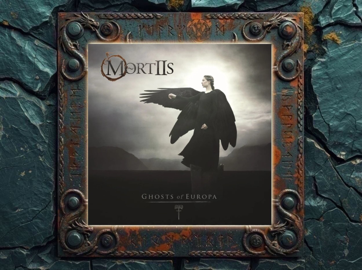 Albumcover von Mortiis – Ghosts of Europa: Eine Frau in schwarzem Gewand steht vor einer grauen, nebligen Landschaft. Hinter ihr breitet sich ein großer schwarzer Flügel aus. Im Hintergrund leuchtet fahles Licht durch Wolken, unten liegt dunkles Land. Oben links steht das Mortiis-Logo, unten der Albumtitel.