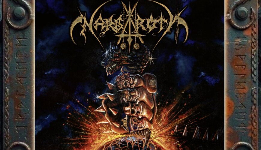Albumcover von Nargaroth – Apocalyptic Steel: Dunkles Artwork mit goldenem Nargaroth-Logo im oberen Bereich, einer stacheligen, verdrehten Metallform im Zentrum, blauschwarzem Hintergrund, orangefarbenen Funken und Feuer im unteren Bildbereich sowie dem Albumtitel Apocalyptic Steel in goldener Schrift am unteren Rand.
