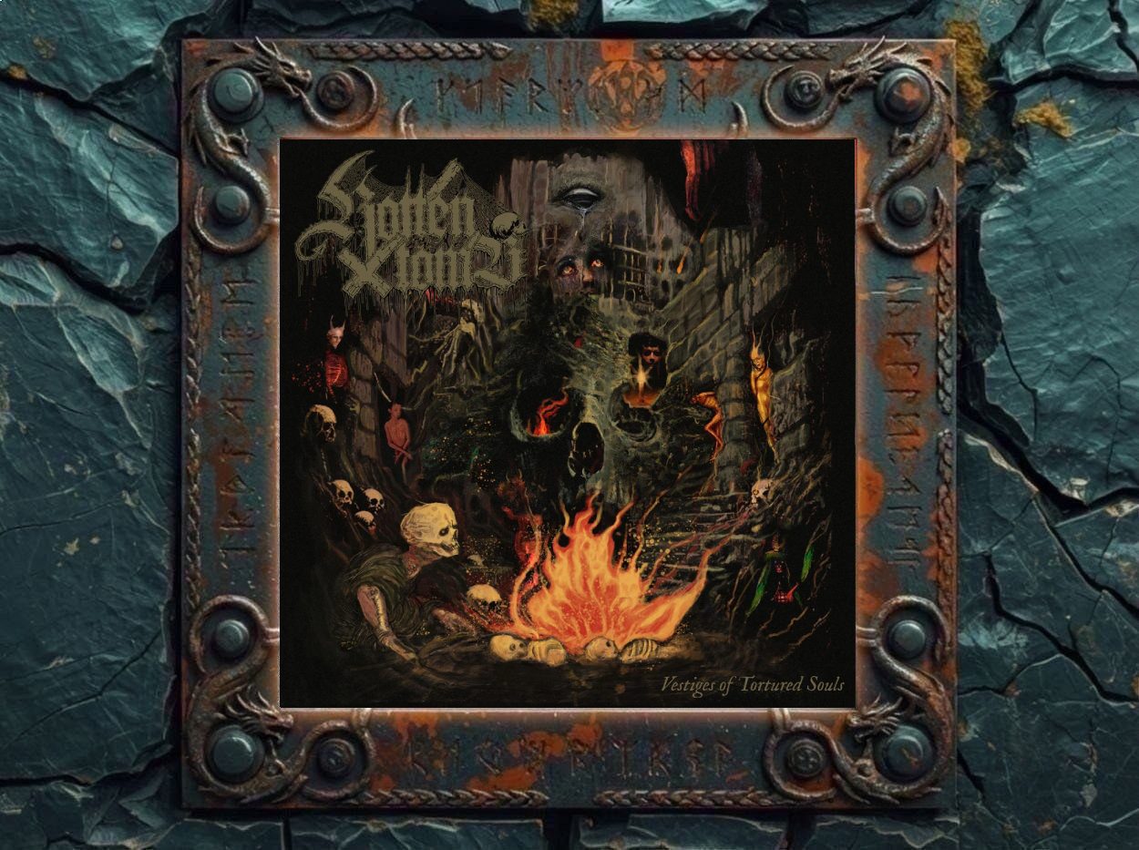 Albumcover von Rotten Tomb – Vestiges of Tortured Souls: Dunkles Death-Metal-Artwork mit brennendem Feuer im Vordergrund, Schädeln, Knochen, geisterhaften Figuren, dämonischen Gestalten, glühenden Augen und einer düsteren Ruinen- oder Unterweltlandschaft im Hintergrund. Oben links steht das Bandlogo, unten rechts der Albumtitel.
