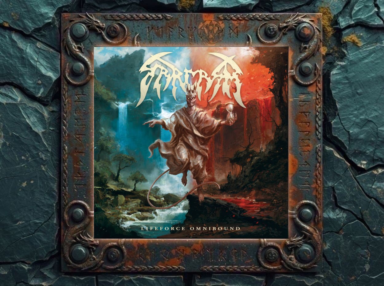 Albumcover Sarcasm – Lifeforce Omnibound: Gekrönte schwebende Gestalt mit Kelch vor geteilter Landschaft aus türkisblauer Wasserfallwelt links und rot brennender Schlucht rechts, darüber helles Sarcasm-Logo.