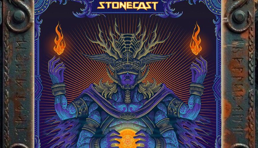 Albumcover von Stonecast – Expand Crimson Chaos: Farbenprächtiges Heavy-Metal-Artwork mit blau-violetter, gottähnlicher Fantasy-Gestalt im Zentrum, großem dämonischem Helm, erhobenen Händen mit Feuerflammen, goldener leuchtender Kugel vor der Brust, orangefarbenen Strahlen im Hintergrund und ornamentaler Rahmung. Oben steht der Bandname, unten der Albumtitel.