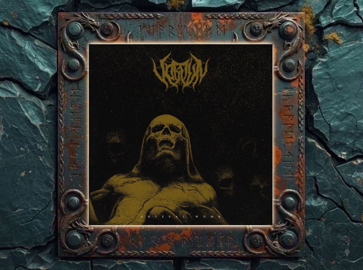 Albumcover von Verdun – Abyssal Womb: Dunkles, körniges Artwork in Schwarz und schmutzigem Ocker. Im Zentrum ist eine knochige, fast mumienhafte Gestalt mit nach oben gerichtetem Schädelgesicht zu sehen. Im Hintergrund tauchen weitere schemenhafte Schädel und Gesichter aus der Dunkelheit auf. Oben steht das Verdun-Logo, unten der Albumtitel.