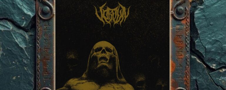 Albumcover von Verdun – Abyssal Womb: Dunkles, körniges Artwork in Schwarz und schmutzigem Ocker. Im Zentrum ist eine knochige, fast mumienhafte Gestalt mit nach oben gerichtetem Schädelgesicht zu sehen. Im Hintergrund tauchen weitere schemenhafte Schädel und Gesichter aus der Dunkelheit auf. Oben steht das Verdun-Logo, unten der Albumtitel.