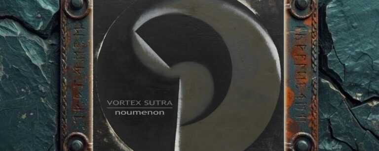 Albumcover von Vortex Sutra – Noumenon: Abstraktes dunkles Cover auf Basis von Aleksandr Rodchenkos Non-Objective Painting no. 80 (Black on Black). Zu sehen sind schwarze und graue geometrische Kreis- und Keilformen mit rauer Textur. Links unten stehen Bandname und Albumtitel.