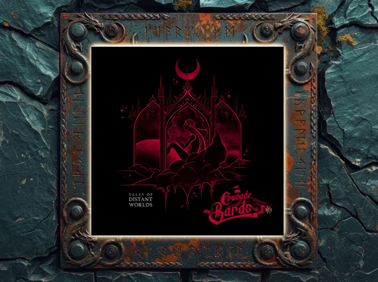 Albumcover von Combichrist – The Venom In The Mouth Of God: Eine bleiche, reich verzierte Gestalt mit hörnerbesetzter Kopfbedeckung, Schädelketten und weißem Gewand hält in einer kargen Landschaft einen dunklen Stab. Ihr Gesicht ist teilweise von goldenen Rissen und dunklen Spuren überzogen. Oben links stehen Bandlogo und Albumtitel.