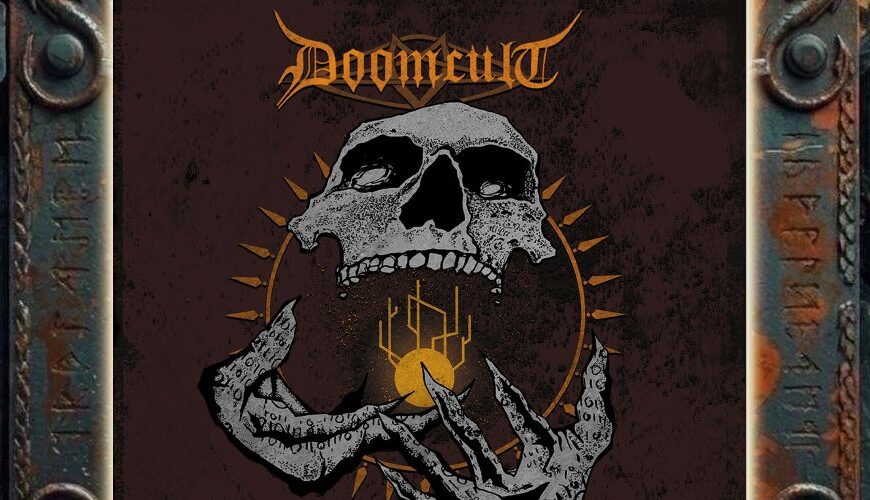 Albumcover von Doomcult – Sacrifice All Life: Auf dunkelrotbraunem Hintergrund schwebt ein großer grauer Schädel über einer knöchernen, gekrümmten Hand. Aus dem geöffneten Mund des Schädels fällt ein goldenes Symbol vor einem Strahlenkreis. Oben steht das Bandlogo, unten der Albumtitel.