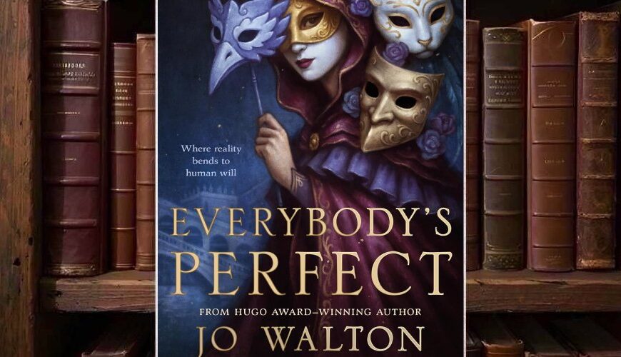 Cover von Jo Waltons Everybody’s Perfect mit einer verhüllten Figur in venezianischer Maske, mehreren Tier- und Karnevalsmasken, dunklem blauem Hintergrund und goldener Titelschrift.