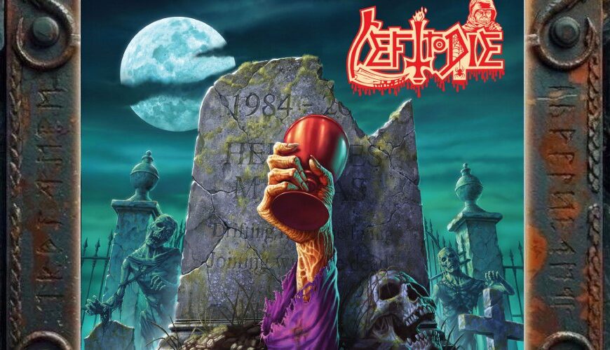 Albumcover von Left to Die – Initium Mortis: Farbintensive Friedhofsszene bei Nacht mit zerbrochenem Grabstein, auf dem die Jahreszahl 1984 steht. Aus der Erde ragt ein skelettierter Arm und hält eine glänzende rote Kugel empor. Zwei Untote, ein großer Schädel, Kreuze, Friedhofstore und ein blauer Vollmond umgeben das Grab.