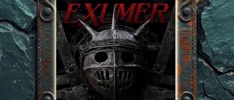 Albumcover von Exumer – Death Mask Messiah: Eine schwere, rostige Metallmaske mit drei langen Spitzen steht frontal vor einer dunklen industriellen Konstruktion. Um die Stirn der leeren Maske ist mehrfach Stacheldraht wie eine brutale Dornenkrone gewickelt. Über dem Motiv steht der rote, rissige Schriftzug EXUMER, darunter der Albumtitel.