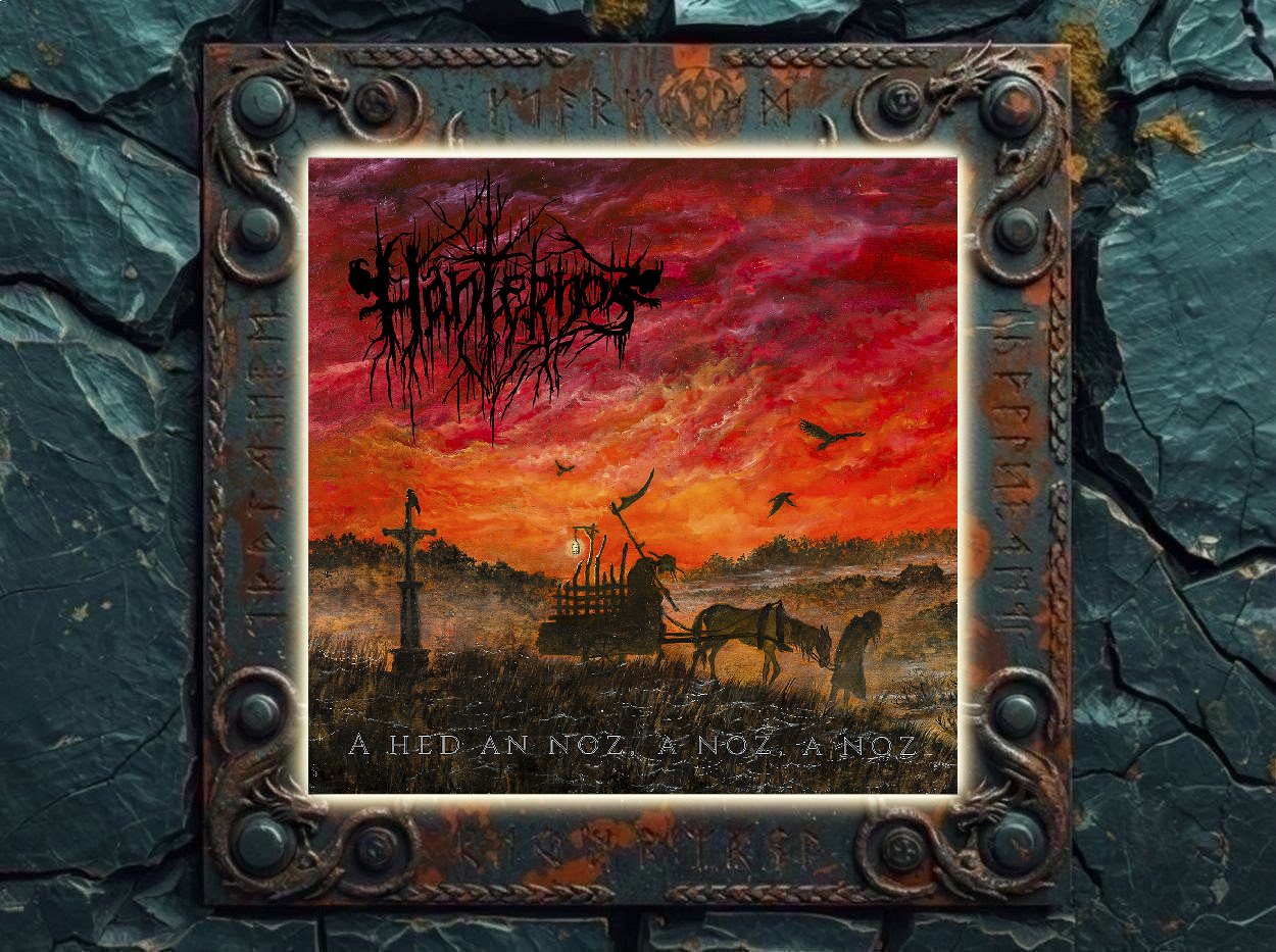 Albumcover von Hanternoz – A Hed an Noz, a Noz, a Noz: In einer rot glühenden Abendlandschaft fährt der bretonische Totengeist Ankou auf einem Karren durch sumpfiges Gelände. Ein gebeugter Mann führt die Pferde, Vögel kreisen am Himmel, links steht ein Kreuz, darüber prangt das schwarze Bandlogo.