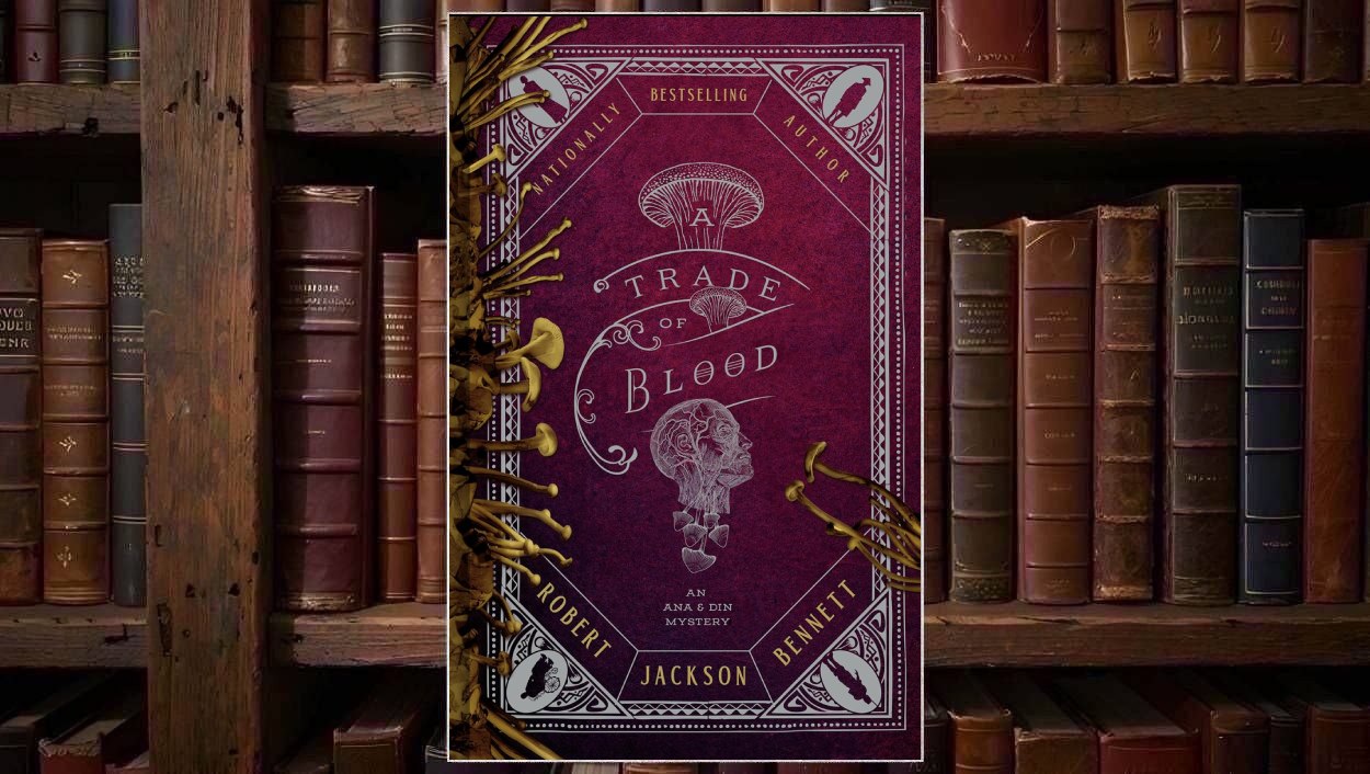 Cover von Robert Jackson Bennetts A Trade of Blood als dunkelrotes Buch mit silberner ornamentaler Rahmung, Pilzmotiven und einer anatomischen Kopfzeichnung, umgeben von gelblichen Pilzen sowie menschlichen und tierischen Skelettresten.