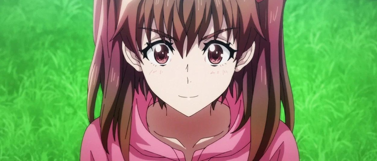 Romantica blickt in einer Szene aus dem ersten Trailer zur zweiten Staffel von A Returner's Magic Should Be Special nach oben, während grünes Gras den Hintergrund füllt.