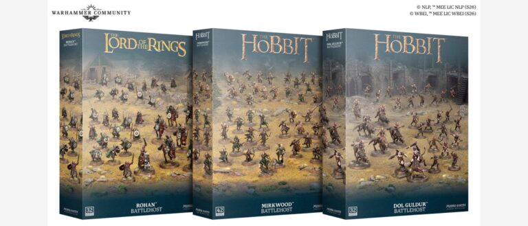 Drei Battlehost-Boxen stehen nebeneinander und zeigen zahlreiche bemalte Miniaturen von Rohan, Mirkwood und Dol Guldur auf unterschiedlichen Schlachtfeldern.