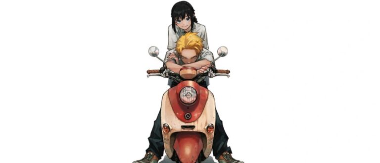 Azumi sitzt mit verschränkten Armen auf einem roten Motorroller, während Shijima hinter ihm sitzt und ihm über die Schultern blickt. Beide Figuren stehen vor einem weißen Hintergrund.