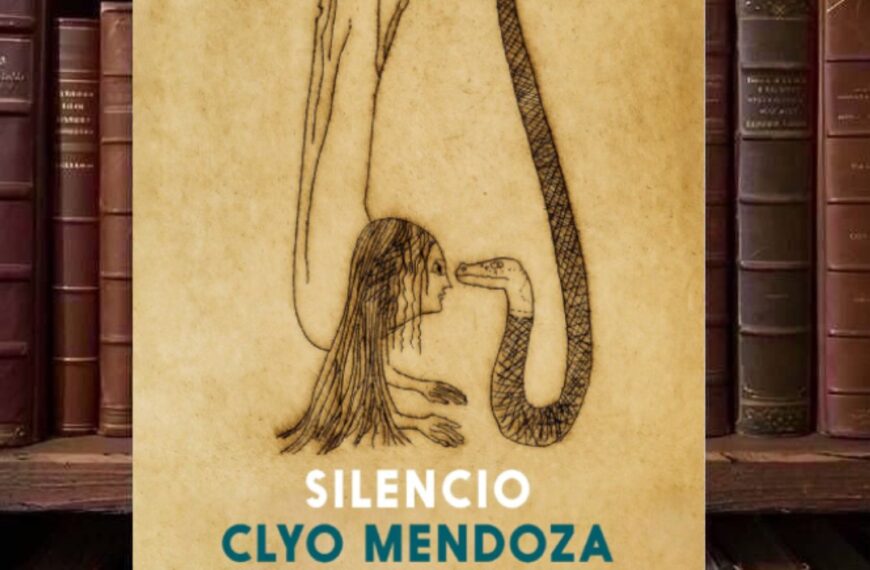 Cover von Clyo Mendozas Silencio auf beigefarbenem, papierartig strukturiertem Hintergrund mit einer feinen schwarzen Zeichnung einer kopfüber dargestellten Frau, deren langes Haar bis zu einer großen Schlange reicht; darunter stehen Titel, Autorinnenname und Übersetzerin in Weiß und Petrol.