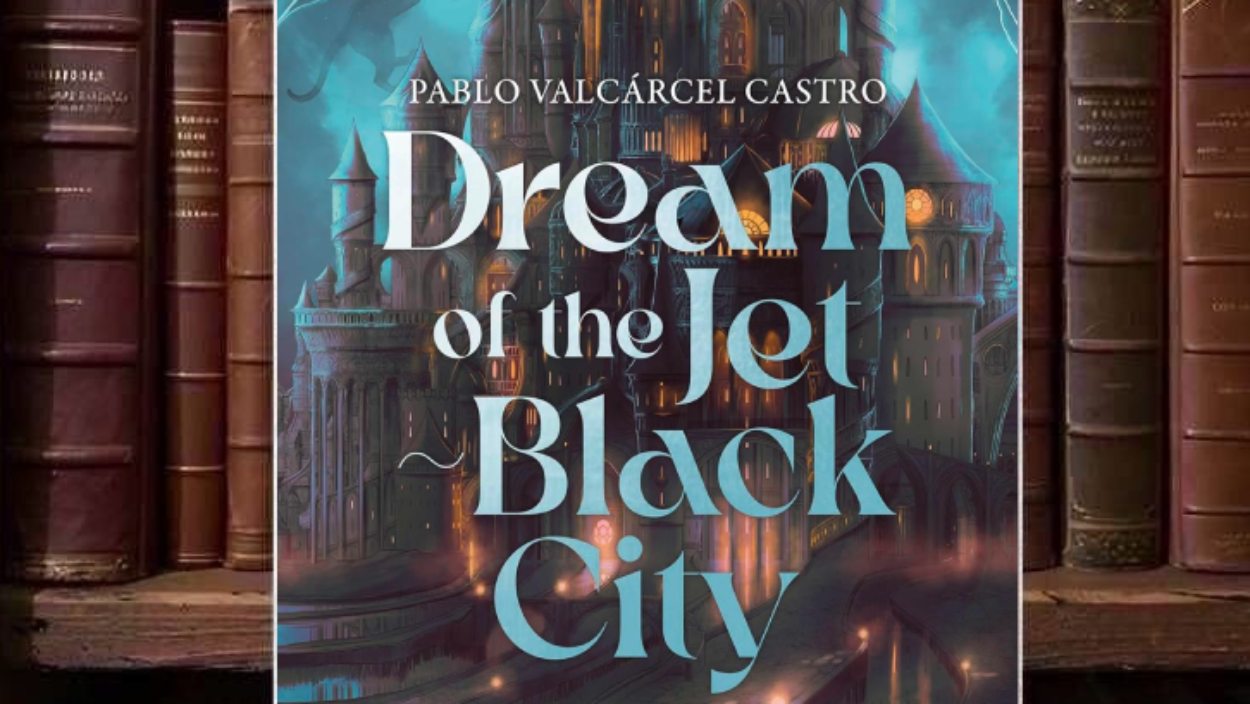Cover der deutschen Ausgabe von Pablo Valcárcel Castros Dream of the Jet-Black City mit düsterer fantastischer Stadtlandschaft, schwarzer Architektur und bedrohlich-magischer Atmosphäre unter einem stürmischen Himmel.