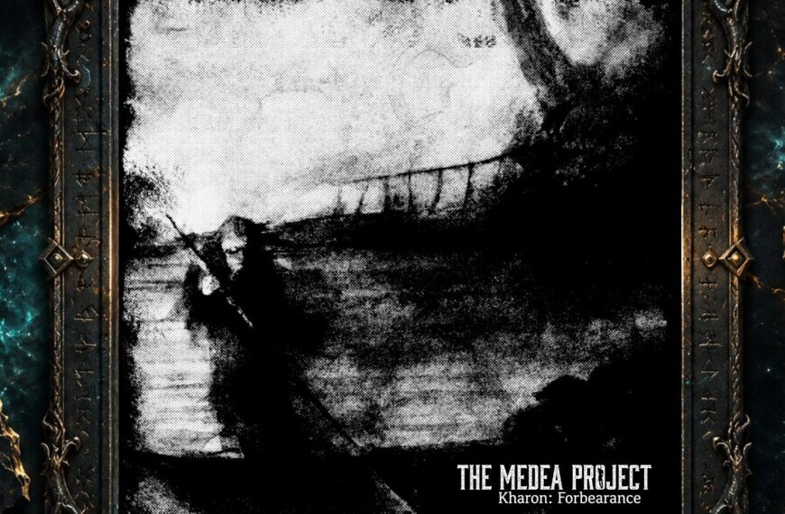 Albumcover von The Medea Project – Kharon: Forbearance: Stark verfremdete schwarzweiße Szene in grobem, beschädigt wirkendem Raster. Links steht eine dunkle Gestalt mit langem Stab im Wasser, darüber erhebt sich eine nur teilweise erkennbare massive Form. Große schwarze Flächen und ausgefranste Bildränder erzeugen den Eindruck einer alten, stark beschädigten Fotografie. Unten rechts stehen Bandname und Albumtitel.