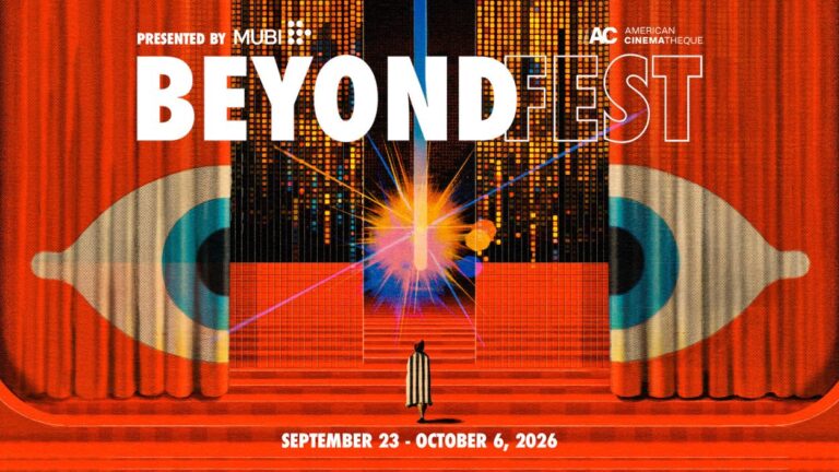 Offizielles Beyond-Fest-2026-Motiv mit großem stilisiertem Auge, rotem Vorhang, geometrischen Formen und einer kleinen Figur vor einer leuchtenden Bühne.
