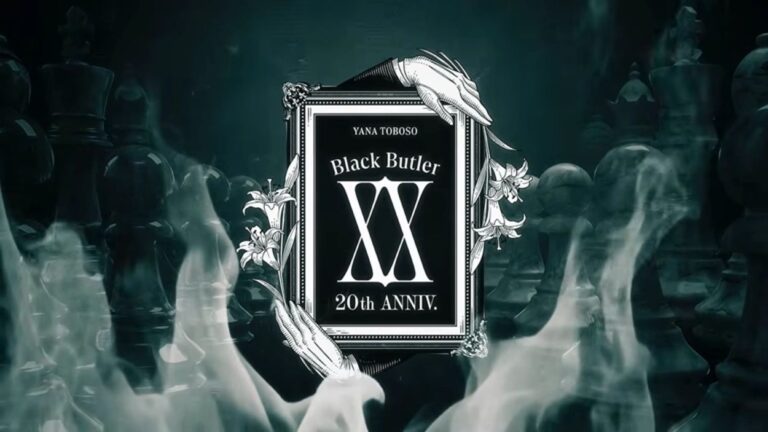 Offizielles Jubiläumsmotiv zu Black Butler mit einem gerahmten 20th-Anniversary-Emblem, weißen Lilien, geisterhaften Gestalten und großen schwarzen Schachfiguren im Hintergrund.