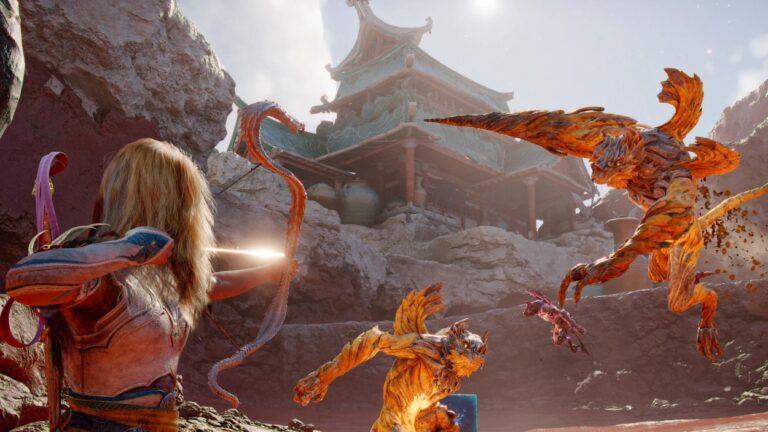 Faye zielt in God of War Laufey mit dem Serpent Bow auf zwei angreifende Kreaturen in einer felsigen Tempelanlage.
