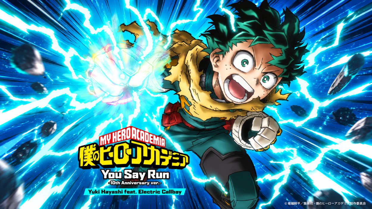 Izuku Midoriya alias Deku stürzt in dynamischer Actionpose durch ein blaues Gewitter aus Energieblitzen. Das Motiv greift den Jubiläumsrelease von „You Say Run“ mit Electric Callboy auf.