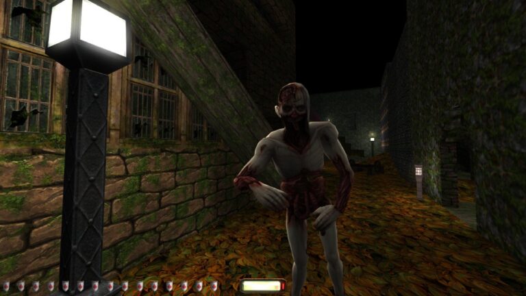 Eine groteske untote Kreatur steht in einer nächtlichen Gasse aus Thief: The Dark Project Remastered, während Garretts Benutzeroberfläche am unteren Bildrand zu sehen ist.