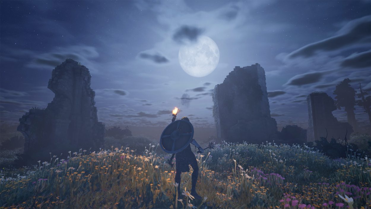 Ein Abenteurer mit Schild und Fackel steht nachts zwischen alten Ruinen unter einem großen Vollmond in der Fantasywelt von Wyldheart.
