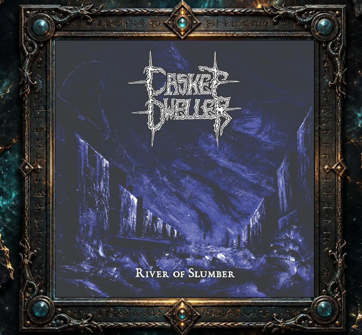 Cover von Casket Dweller – River of Slumber: In kalten bläulichen Tönen zeigt das Artwork einen düsteren, malerisch verwischten Friedhof oder eine grabartige Landschaft mit dunklen Gebäudestrukturen und geisterhaften Schattenformen am Himmel. Oben steht das zerklüftete Bandlogo, unten der Albumtitel.