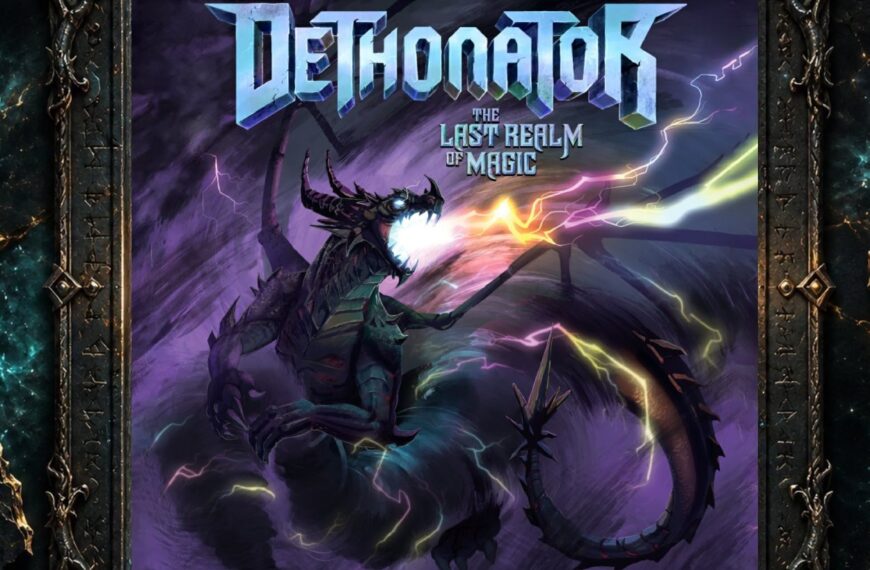 Cover von Dethonator – The Last Realm of Magic mit einem dunklen Drachen, der in einem violett-blauen Sturm Blitze und magische Energie speit. Darüber steht der metallisch gestaltete Bandname, darunter der Albumtitel.