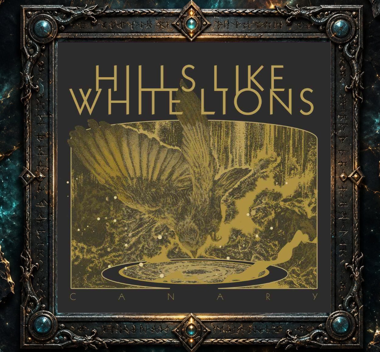Gold-schwarzes Cover von Hills Like White Lions – Canary. Ein großer Vogel mit ausgebreiteten Flügeln schwebt über einem kreisförmigen kosmischen Strudel oder Portal. Darüber steht der geometrisch gesetzte Bandname, am unteren Rand der Albumtitel Canary.