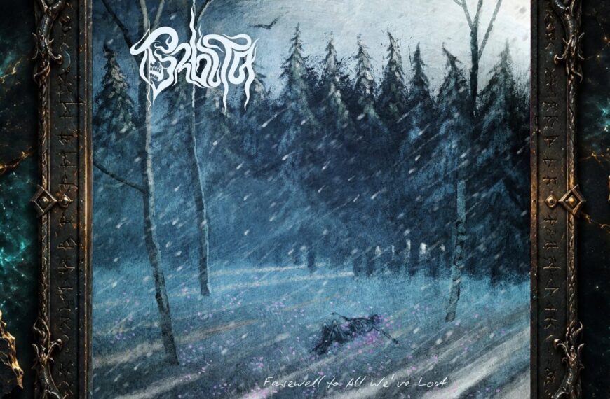 Cover von Orbita – Farewell to All We’ve Lost mit verschneitem, blau-grauem Wald, kahlen Birken und dunklen Tannen. Im Vordergrund liegt ein dunkler Körper halb im Boden, umgeben von kleinen violett-pinken Blumen. Oben links steht das weiße Orbita-Logo, unten der handschriftliche Albumtitel.
