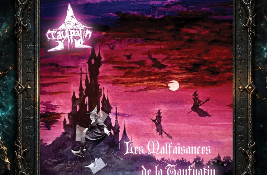 Cover von Taufpatin – Les Malfaisances de la Taufpatin mit pink-violettem Nachthimmel, düsterem Schloss und mehreren Hexen, die auf Besen durch die Luft fliegen. Vor der Burg steht eine schwarz-weiß dargestellte Hexengestalt mit spitzem Hut. Oben links befindet sich das weiße Taufpatin-Logo, unten rechts der Albumtitel.