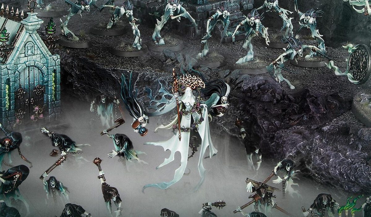 Offizielle Warhammer-Miniatur von Nagash, dem Herrscher der Untoten aus Age of Sigmar. Die imposante Skelettgestalt trägt eine aufwendige Rüstung und erhebt sich zwischen geisterhaften Erscheinungen. Nagash ist die zentrale Figur der neuen Nighthaunt-Battleforce Court of the Undying King.