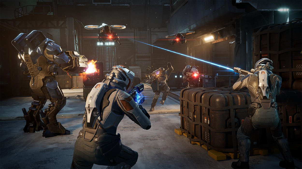 Gameplay-Screenshot aus EXODUS: Drei bewaffnete Kämpfer in futuristischen Rüstungen liefern sich in einer industriellen Raumstation ein Feuergefecht mit feindlichen Soldaten und zwei schwebenden Kampfdrohnen. Blaue Laserstrahlen und Mündungsfeuer durchziehen die Szene.