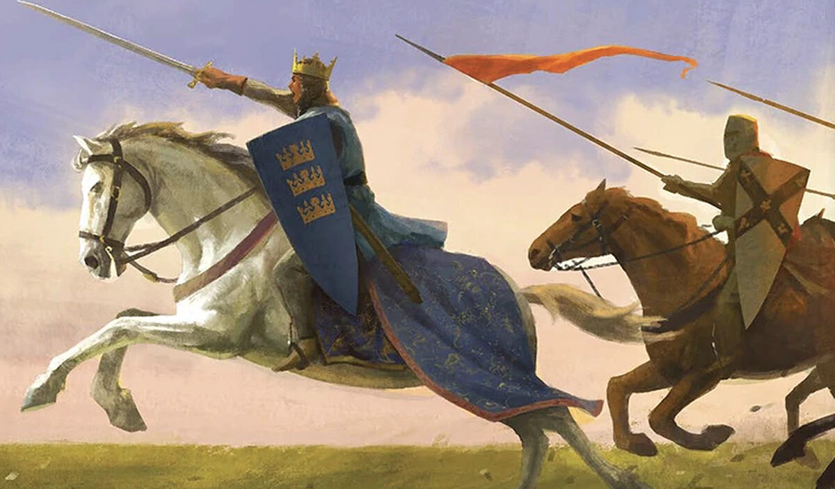 Fantasy-Illustration zu Pendragon – The Boy King: König Artus reitet mit erhobenem Schwert auf einem weißen Schlachtross in die Schlacht. Er trägt eine goldene Krone und einen blauen Schild mit drei goldenen Kronen. Bewaffnete Ritter folgen ihm.
