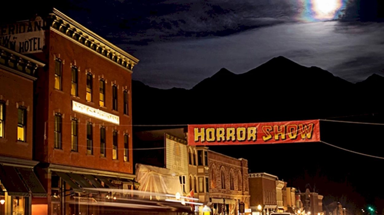 Telluride Horror Show bei Nacht vor der Bergkulisse von Telluride in Colorado