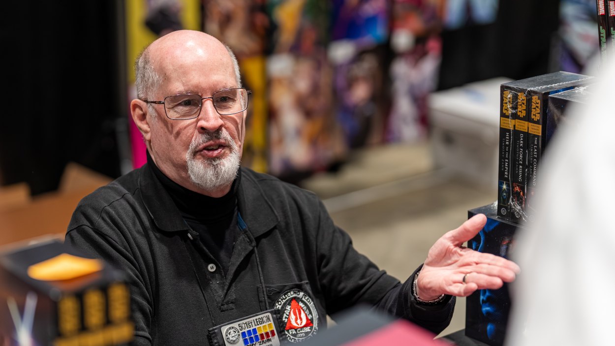 Fantasy- und Science-Fiction-Autor Timothy Zahn bei der GalaxyCon San Jose 2025.